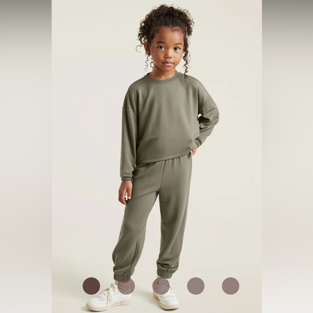 Kid Lightweight Sweatpants and Sweatshirt Set